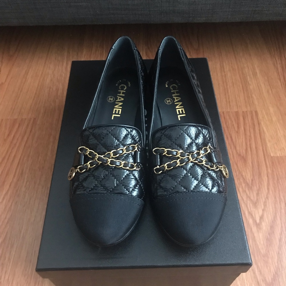 🚫SOLD🚫Chanel Chain Loafers size 36.5